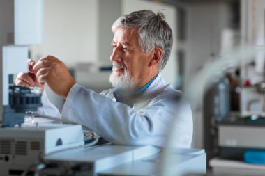 Üst düzey kimya Profesör/doktor araştırma deneyler taşıyan