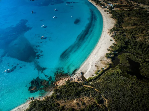 A légi felvétel a csodálatos Rondinara strand, Korzika, Franciaország — Stock Fotó