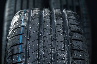 Yeni yüksek performans araba lastikleri yığını