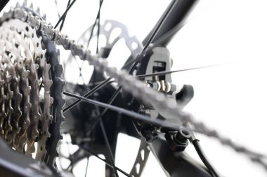 Modern Mtb yarış dağ bisikleti izole içinde beyaz arka plan üzerinde bir 