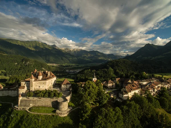 Vacker utsikt över den medeltida staden Gruyères — Stockfoto