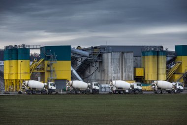Beton taşıma kamyon karıştırma ile beton üretim tesisi/fabrika