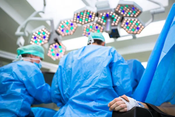 Onbekende jongen een operatie ondergaan — Stockfoto