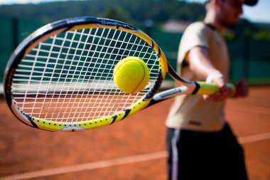 Eylem bir tenis kortunda tenis oyuncusu