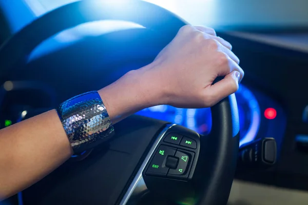 Driving a car at night — Stock Photo, Image