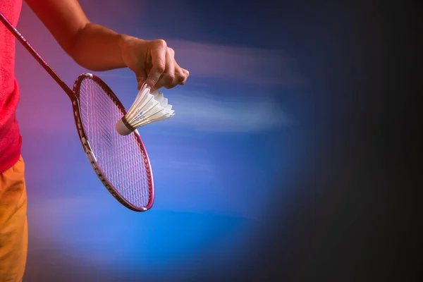 Badminton raquete e shuttlecock em movimento close-up — Fotografia de Stock