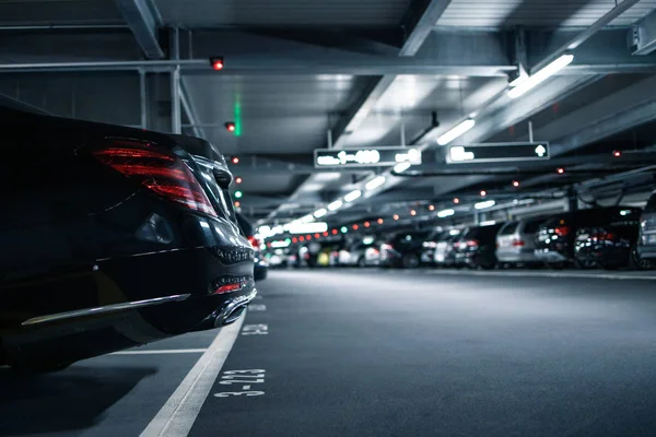 Underground garage or modern car parking with lots of vehicles — Stock Photo, Image