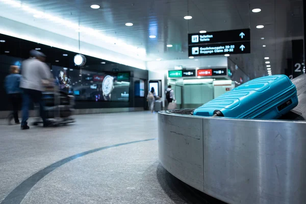 Gepäck auf einem internationalen Flughafen — Stockfoto