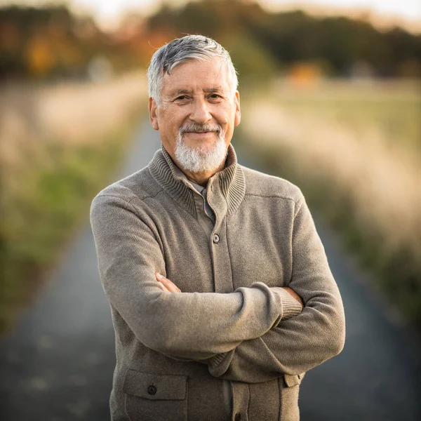 Portrait of handsome senior man in the autumn outdoors — Stock Photo, Image