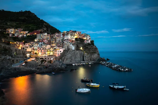 Městečko Manarola, Cinque Terre na pobřeží Itálie — Stock fotografie