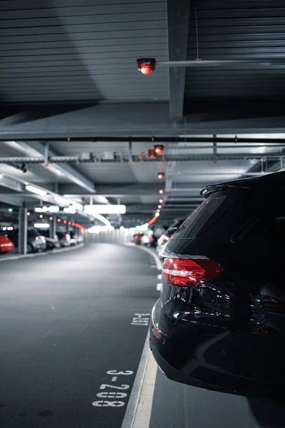 Garagem subterrânea ou estacionamento moderno — Fotografia de Stock