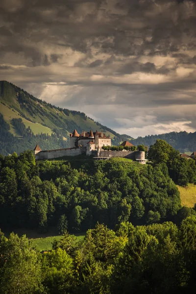 A középkori falu Gruyeres, Svájc — Stock Fotó
