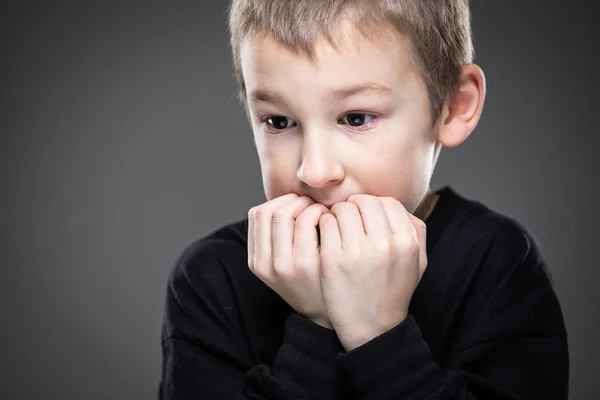 Anxiety/fear in a little boy - education concept hinting behavio — Stock Photo, Image