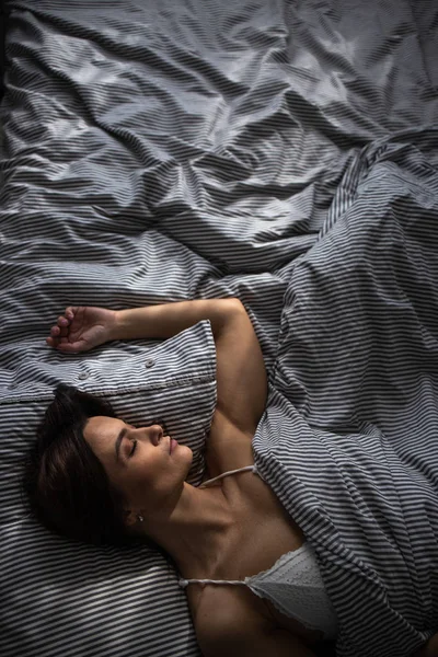 Bonita Joven Mujer Cama Profundamente Dormida Importancia Del Concepto Sueño — Foto de Stock