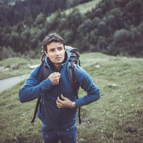 Young Man Mountains Outdoor Advernture Expedition Zipping His Jacket Evening — Stock Photo, Image