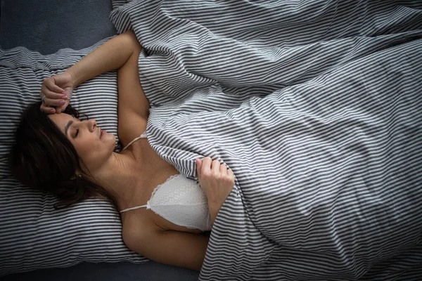 Досить Молода Жінка Ліжку Швидко Спить Важливість Концепції Сну — стокове фото