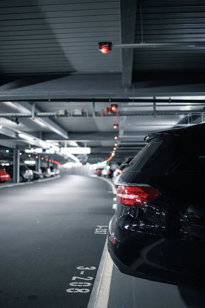 Ondergrondse Garage Moderne Auto Parkeren Met Veel Voertuigen — Stockfoto