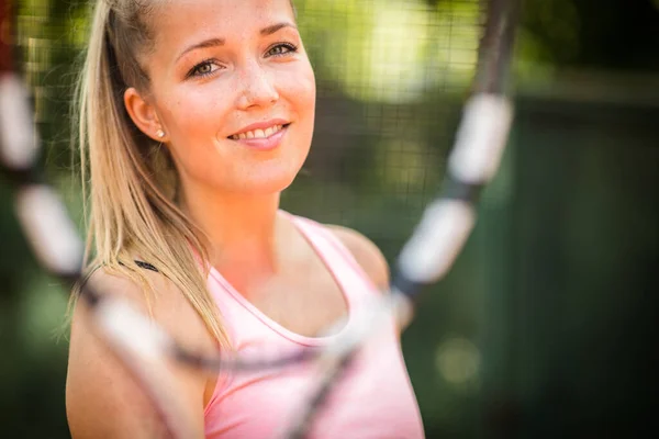 Söt Ung Kvinnlig Tennisspelare Som Spelar Lerbana Friska Aktiva Livsstil — Stockfoto