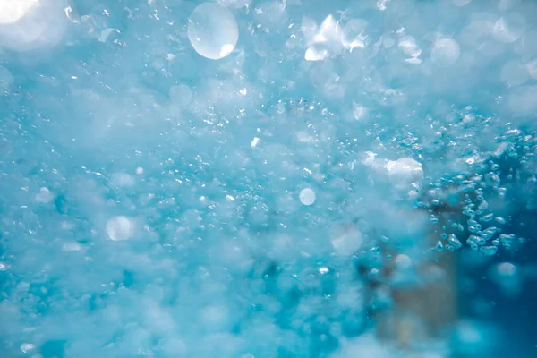 Piękne Fale Wodne Rozpryskana Fala Wody Czystej Niebieskiej Wodzie Czysta — Zdjęcie stockowe