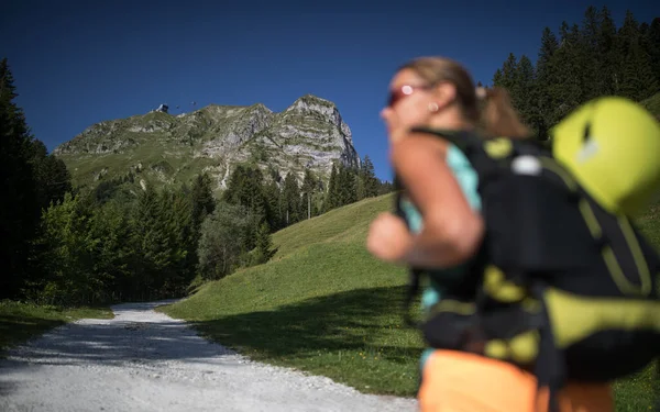 Pretty Female Climber Ferrata Climbing Rock Swiss Alps Approach Phase — Stock fotografie