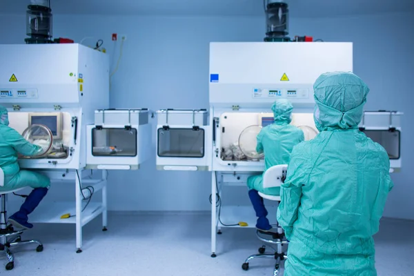 Virus Antidote Being Prepared Biochem Lab Extremely Strict Precautionary Measures — Stock Photo, Image