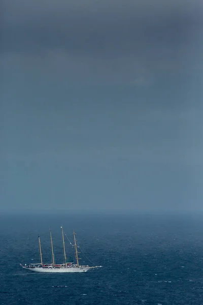 Esplêndido Grande Iate Navegando Oceano — Fotografia de Stock