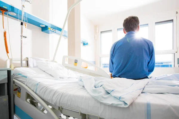 Älterer Männlicher Patient Einem Modernen Krankenhaus Besserung Nach Einer Operation — Stockfoto