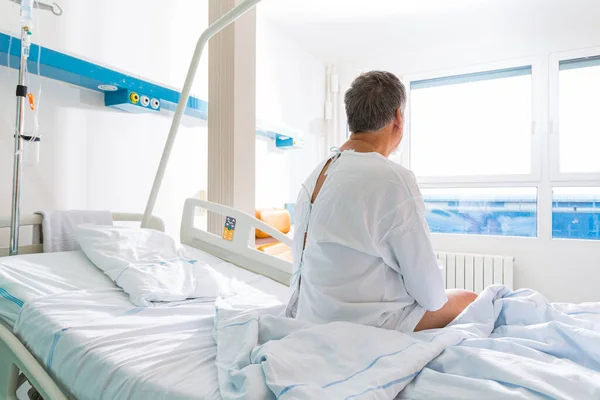 Älterer Männlicher Patient Einem Modernen Krankenhaus Besserung Nach Einer Operation — Stockfoto