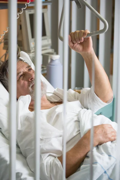 Älterer Männlicher Patient Einem Modernen Krankenhaus Besserung Nach Einer Operation — Stockfoto