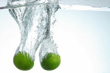 İki limes suya düşüyor