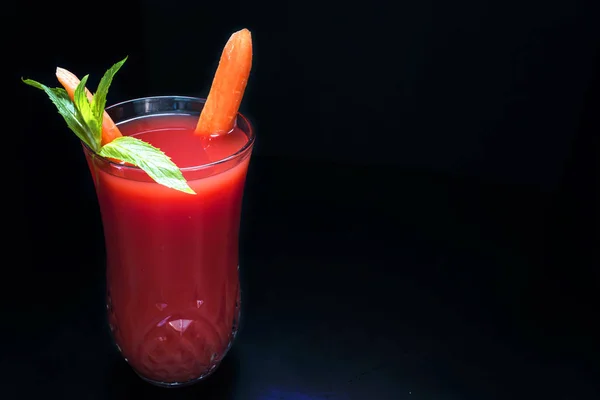 Verre de jus de tomates — Photo