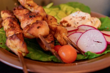 Sebzeli tavuk kebabı