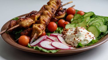 Sebzeli tavuk kebabı