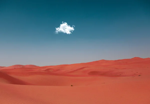 Une Photo Désert Abu Dhabi Solitude Nuage Dans Désert Problème — Photo