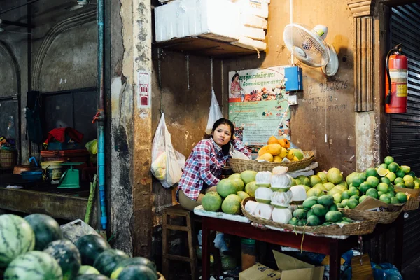 Camboya mujer en el mercado — Foto de Stock