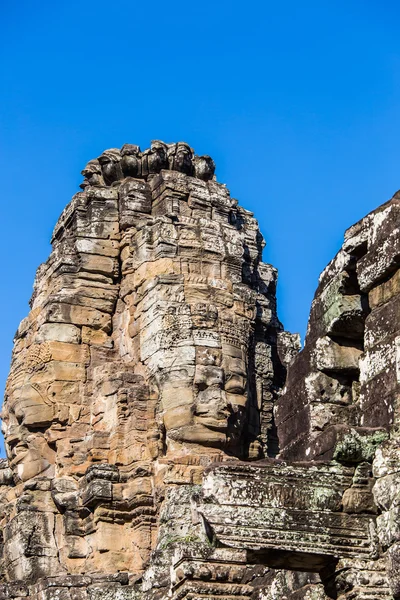 Bayon Tapınağının eski taş yüzleri