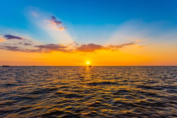 Naplemente a Tonle Sap tó — Stock Fotó