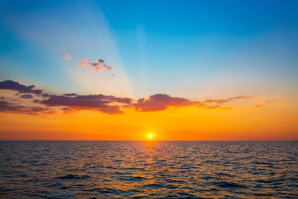 Günbatımı Tonle Sap Gölü