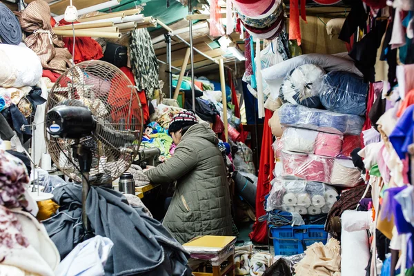 Bazar en tissu à Hong Kong — Photo