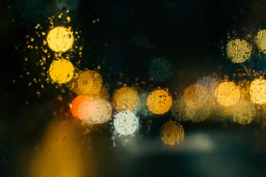 Islak arka penceresiyle 