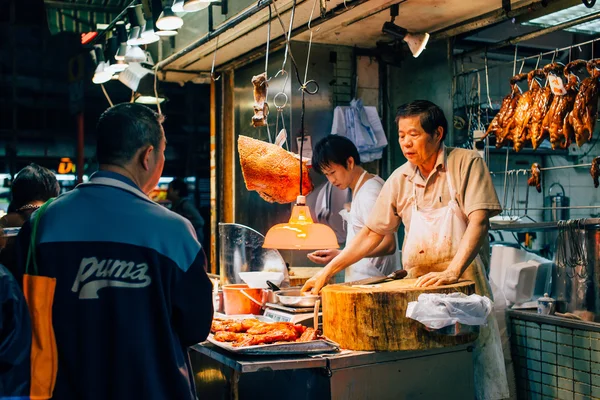 Нічний ринок в Шам Шуй Po — стокове фото