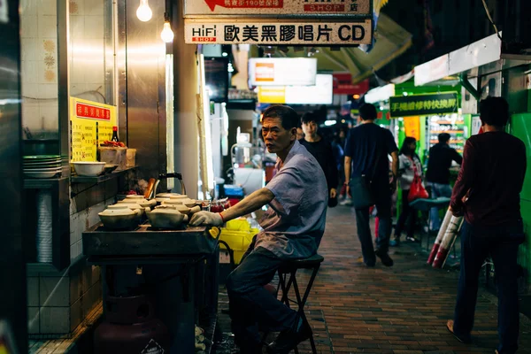 Noční trh ve čtvrti Sham Shui Po — Stock fotografie