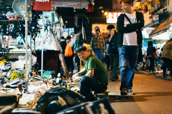 Mercado nocturno en Sham Shui Po — Foto de Stock