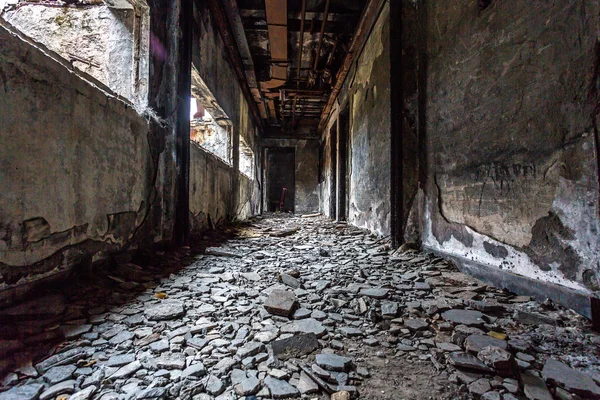 Alte zerstörte Fabrik — Stockfoto