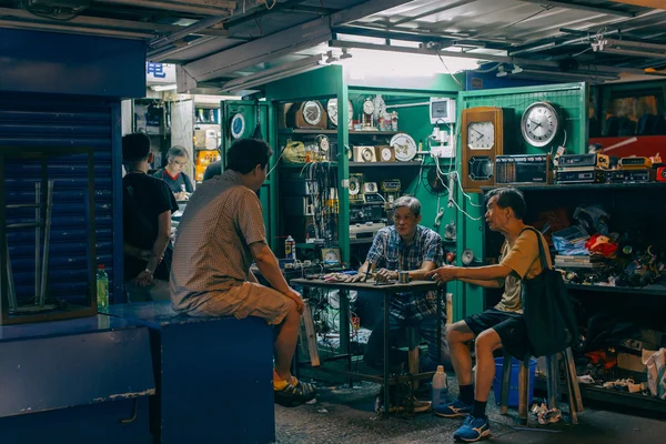 Sham Shui Po rua em Hong Kong — Fotografia de Stock