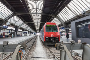 Zürih platformu tren