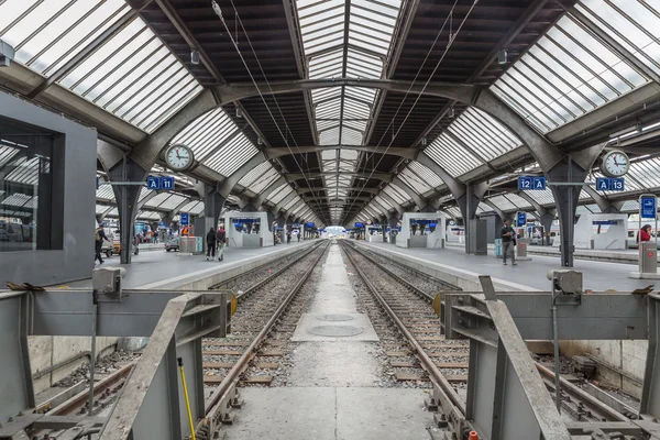 チューリッヒの主要鉄道駅のプラットフォーム — ストック写真