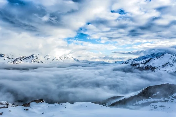 Горы со снегом в Швейцарии — стоковое фото