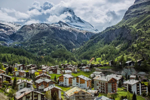 Zermatt Schweiz, grön bilfri stad — Stockfoto