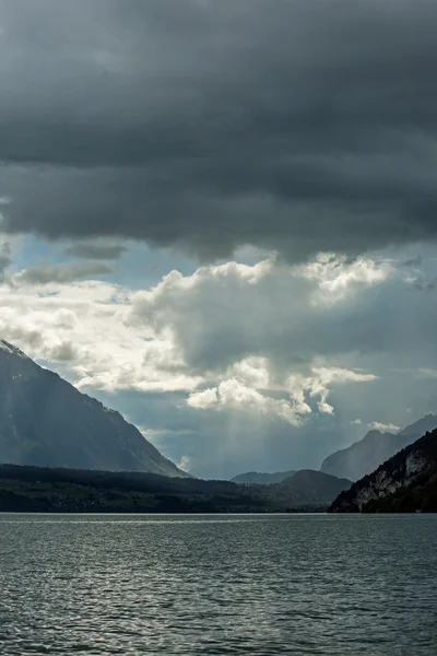 Nad jeziorem Brienzersee w Szwajcarii — Zdjęcie stockowe